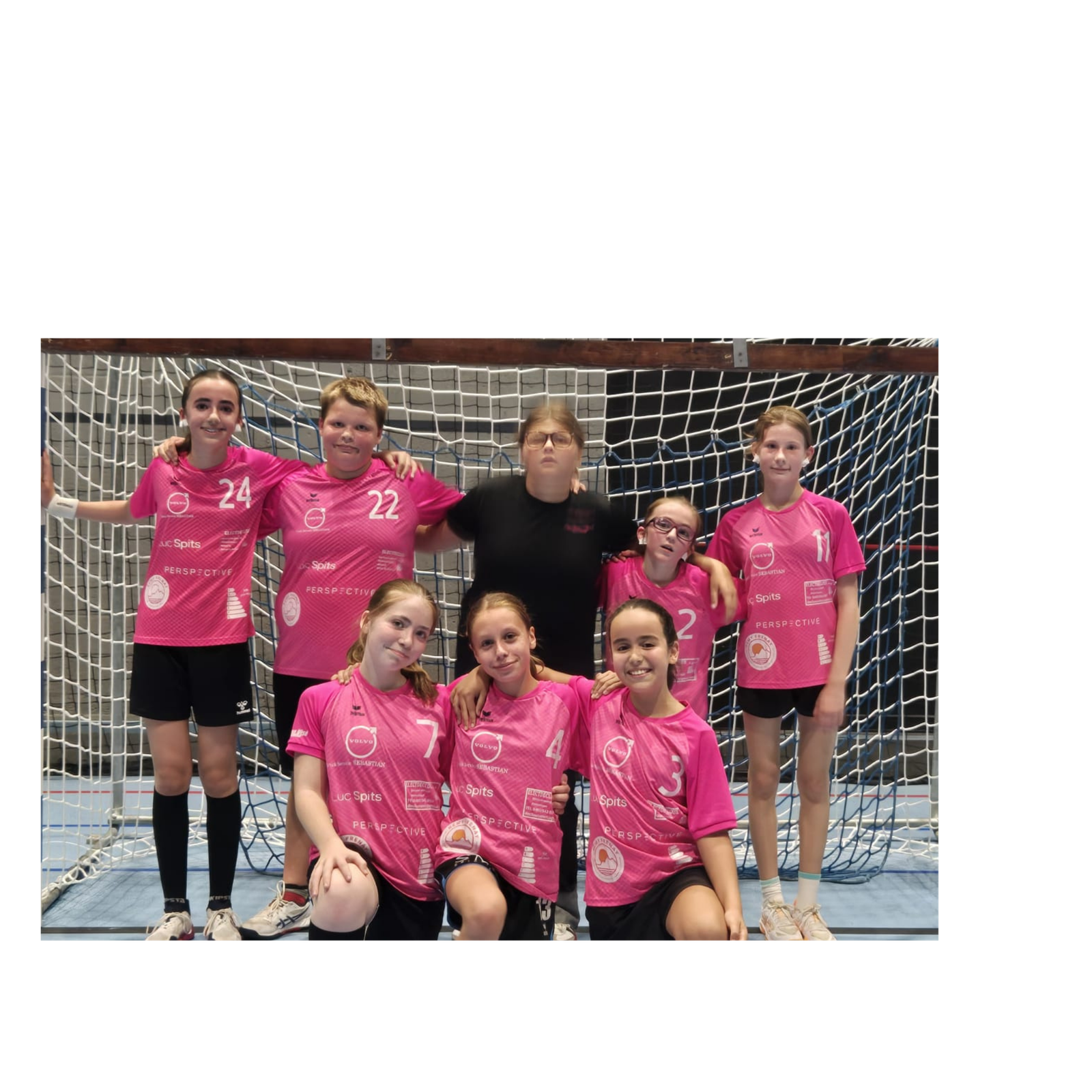 Les jeunes U12 du Fémina Visé découvrent le handball